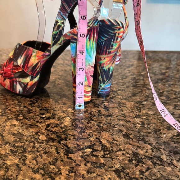 Misguided tropical Heels with Bold Design NWOT 8 - Picture 8 of 12